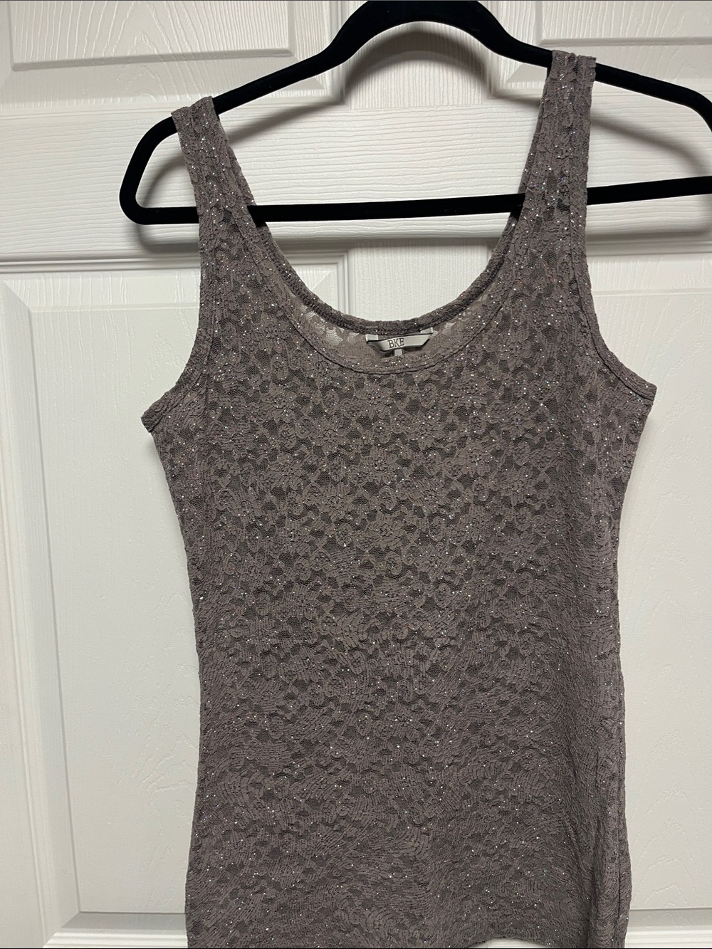 BKE Lace Tank Top in Mauve with Subtle Shimmer